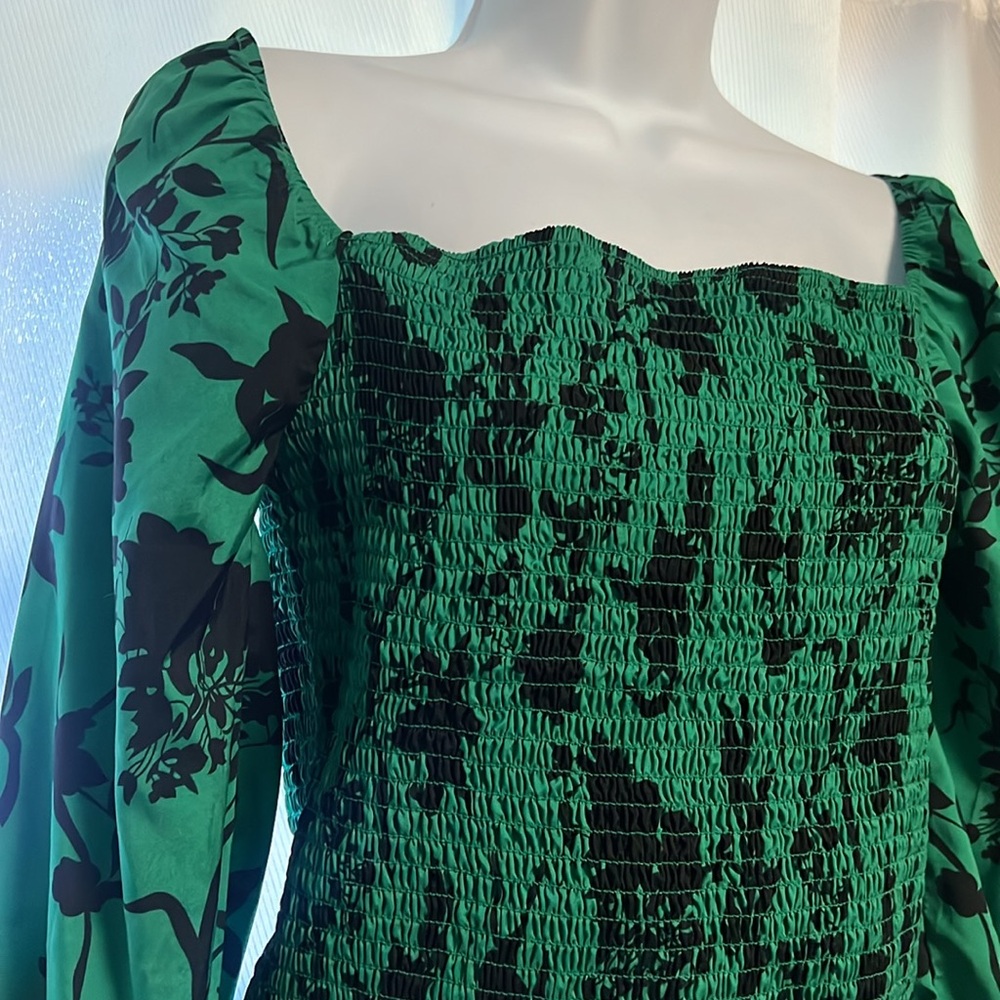 NWOT women’s green floral print Size Medium will also fit a L - Picture 4 of 7